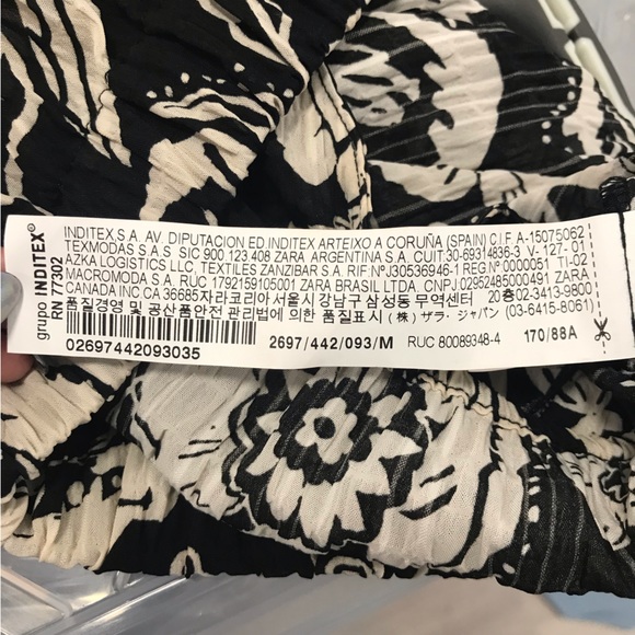 Zara Black & Ivory Halter Floral Crop Top - Picture 6 of 6